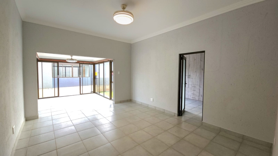 To Let 2 Bedroom Property for Rent in Melodie North West